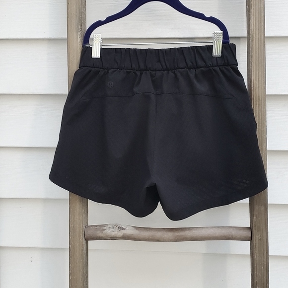 Lululemon Stroll at Sundown 3" Black Shorts - Picture 5 of 7